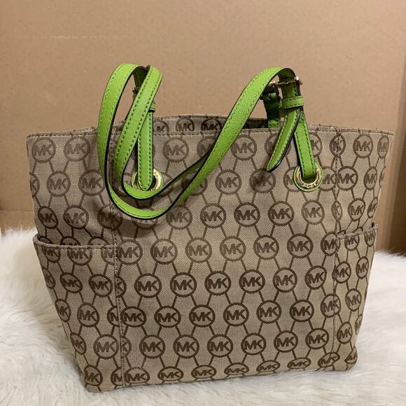 MICHAEL KORS JET SET Vintage Khaki Signature Canvas Pocket Tote w/Green Trim - Picture 4 of 16